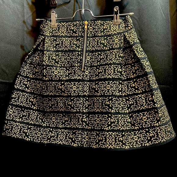 NWT Guess Golden Baroque Pattern Winter skirt - Picture 2 of 7